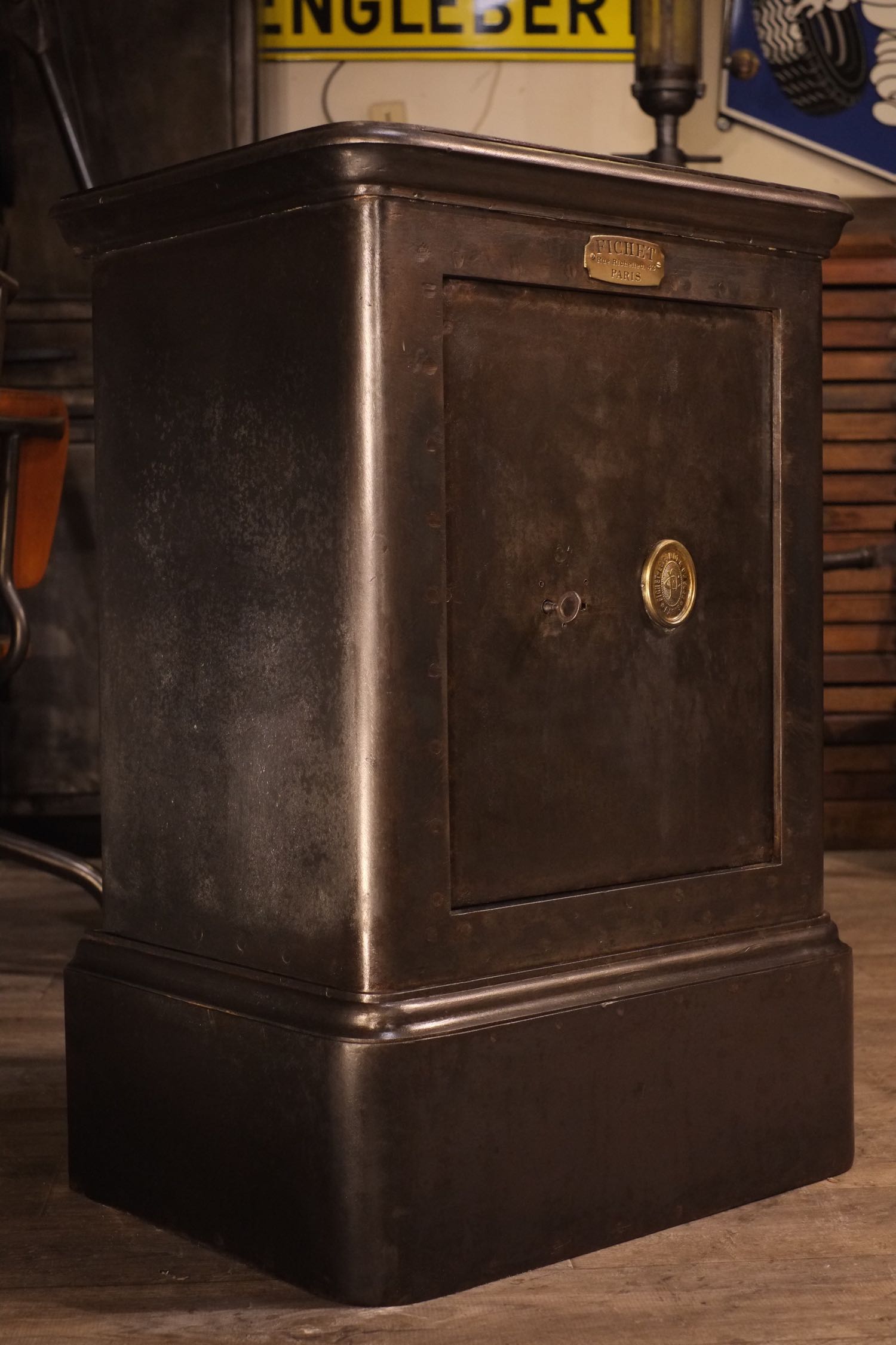 1500 coffre fort fichet ancien03.jpg 1 500 × 2 250 pixels