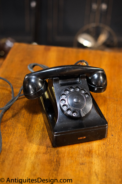 1937 Model 302 Bell telephone by Henry Dreyfus