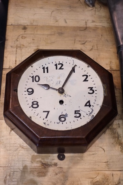 horloge vintage usine