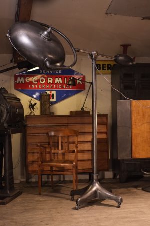 scialytique ancien 1950 en metal but décapé