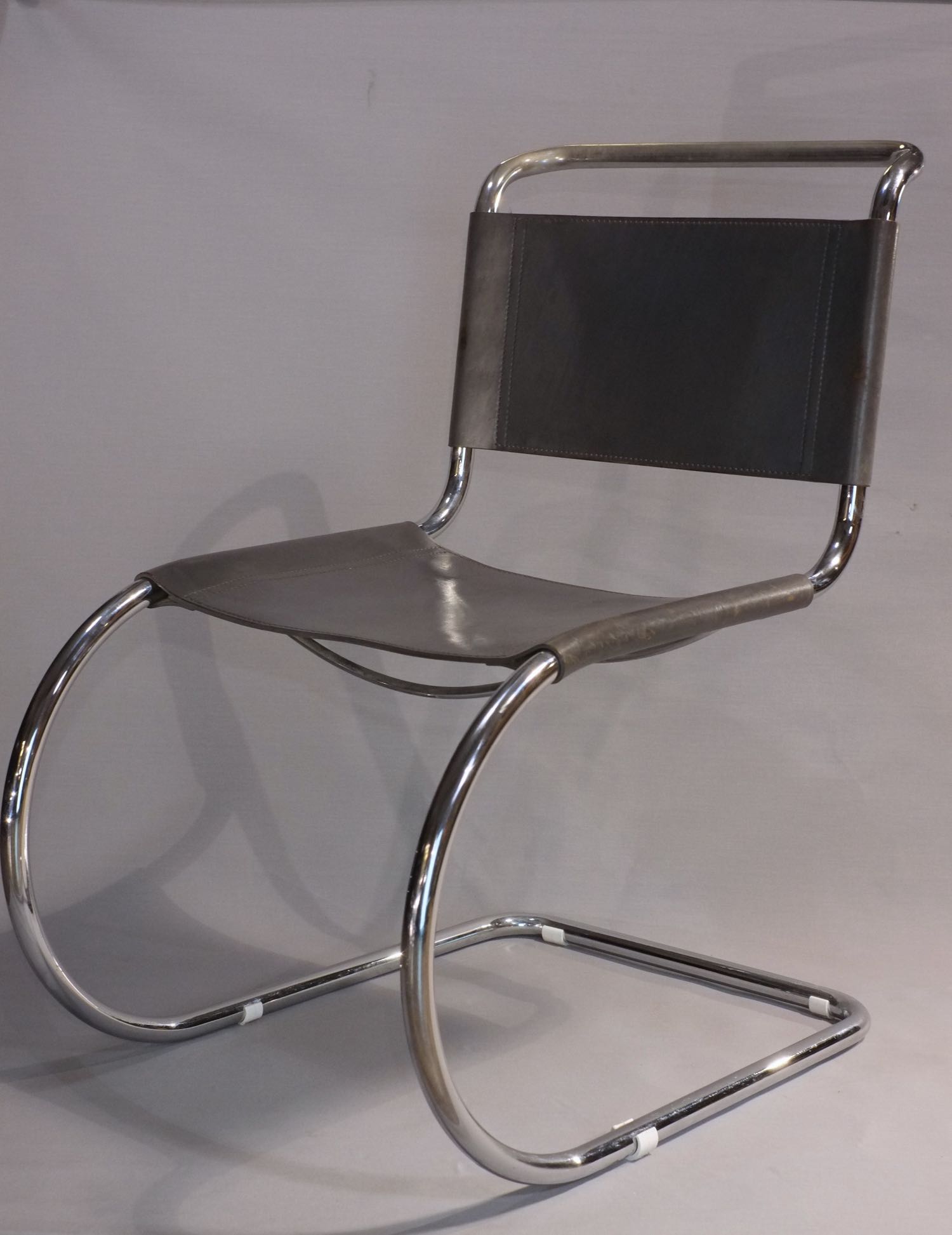 chaise luge vintage MR10 de Ludwig Mies Van Der Rohe pour Thonet vers 1940 chaise luge vintage MR10 de Ludwig Mies Van Der Rohe pour Thonet vers 1940