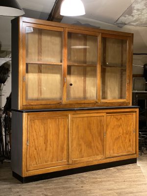 grande vitrine ancienne d'armurerie