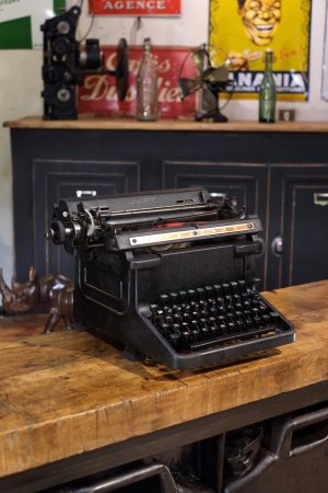 Machine à écrire ancienne Jappy modele 121 des annees 1940