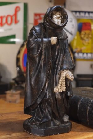statue de moine ancienne spluture