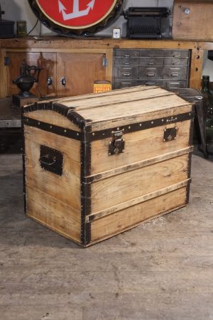2500 malle ancienne de voyage en bois brut 12