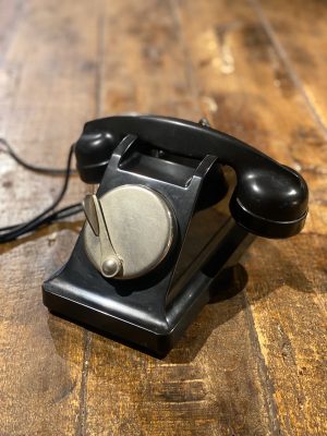 Ancien téléphone U43 Charles Mildé PTT France en bakélite noir à magnéto