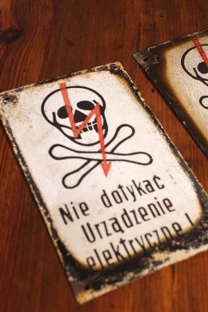 Plaque emaillé ancienne des pays de l'est danger de mort