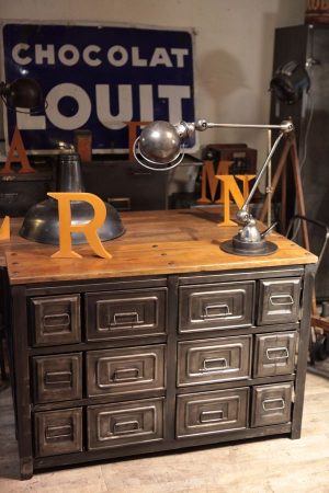 meuble industriel ancien creation tole emboutie et bois massif