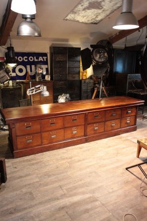 enorme meuble de metier ancien