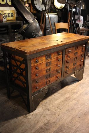 meuble industriel ancien d'atelier en metal et bois