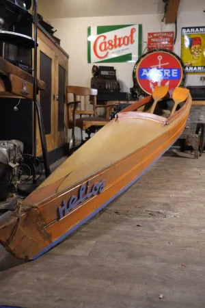 anoe kayak ancien 1920 en bois,avec ses 2 rames