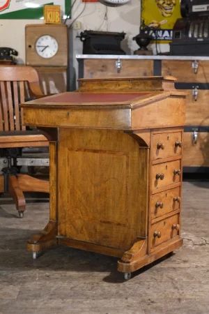 Bureau de metier Davenport anglais style Victorien en noyer