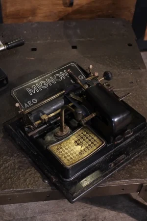 machine a écrire mignon ancienne aeg