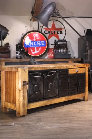 2000 etabli ancien transformé avec porte bidon militaire ancien