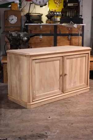 Home meuble buffet ancien en noyer clair decape decolore bois brut 2 resultat